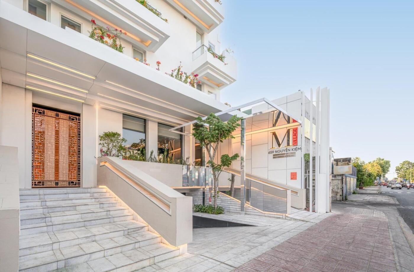 M Village Nguyen Kiem - Cosmo Airport Hotel Хошимин Екстериор снимка