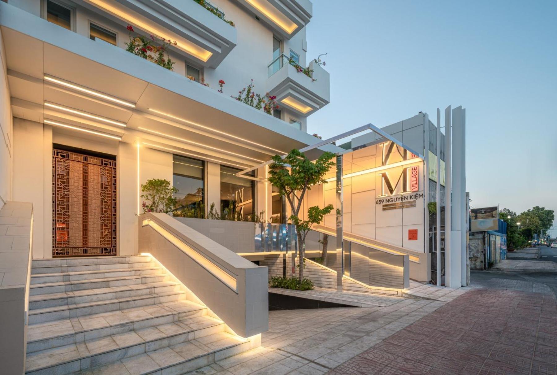 M Village Nguyen Kiem - Cosmo Airport Hotel Хошимин Екстериор снимка